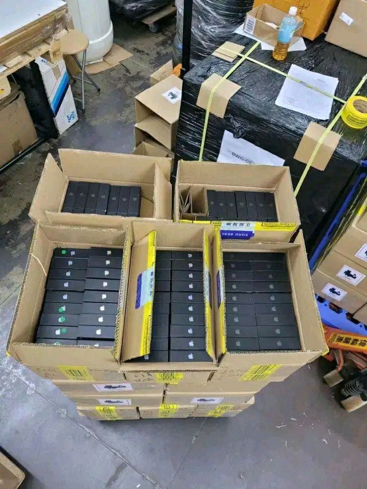iPhone 13, 14 & 15 Pro Pallet - Image 2